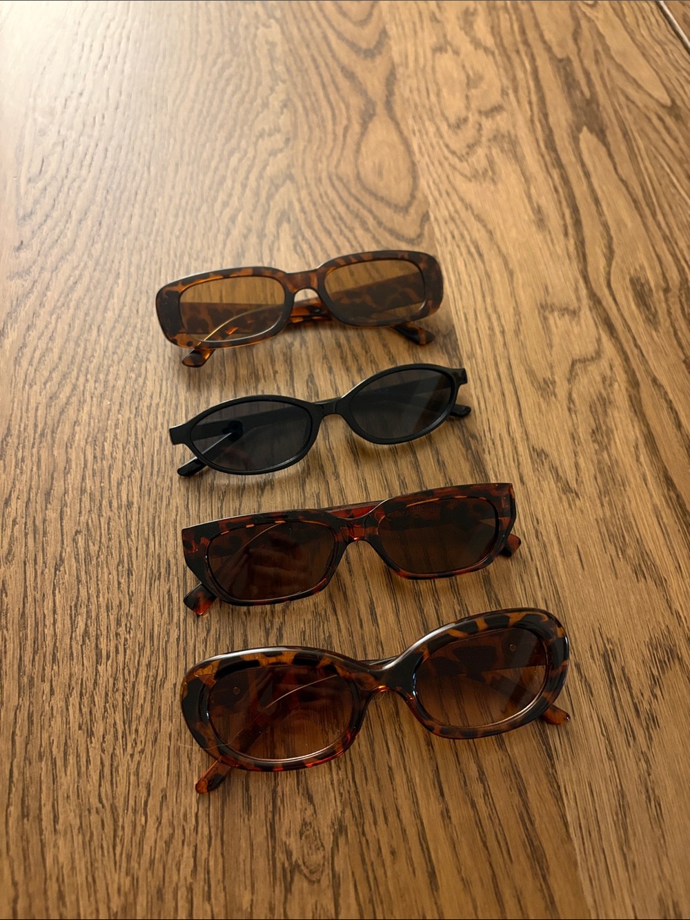 SHEIN Tortoiseshell and Black Womenโs Sunglasses Set